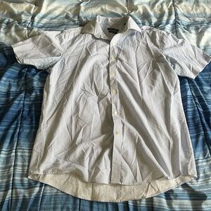 Size medium mens button down.